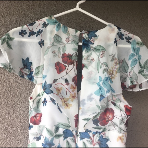 ✨ Beautiful Willow & Clay Floral Dress - Picture 11 of 13